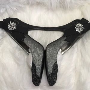 Vince Camuto Black Silver High Heels Size 8 EUC